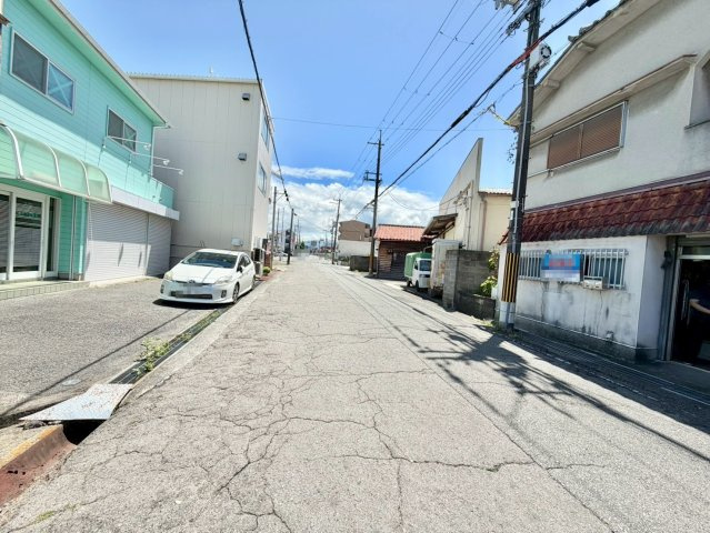 泉佐野市市場西１丁目店舗付住宅の前面道路含む現地写真|前面道路