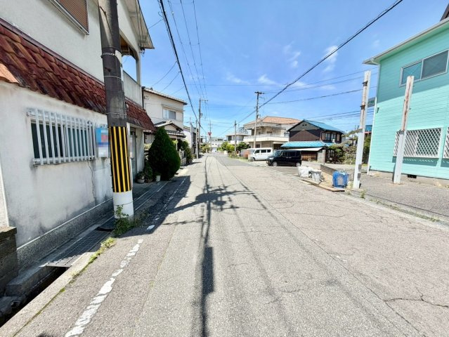 泉佐野市市場西１丁目店舗付住宅の前面道路含む現地写真|前面道路