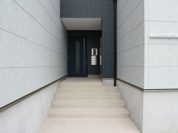 GRANDTIC本笠寺のエントランス
