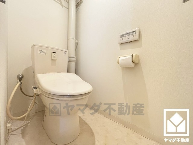 パラツィーナセシリア夙川A棟のトイレ|明るく清潔感溢れるトイレです。