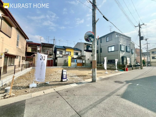 向日市鶏冠井町番田　新築戸建の前面道路含む現地写真