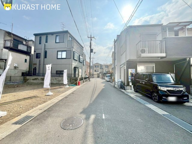 向日市鶏冠井町番田　新築戸建の前面道路含む現地写真
