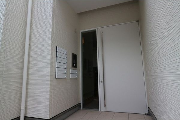 GRANDTIC神宮南のエントランス