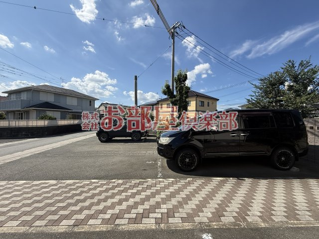 パインフォレスト国分の駐車場|車をお持ちの方に嬉しい駐車場付きの物件です