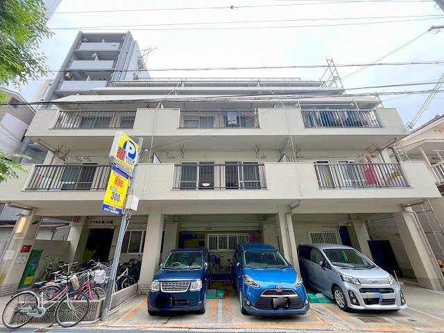 シャルル新大阪の外観