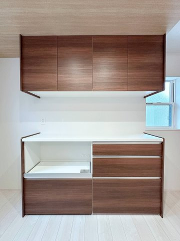南区宇品神田4丁目 No.1のキッチン|人造大理石天板使用のシステムキッチン☆
人造大理石天板は水垢が付きにくく汚れが落ちやすいのでお手入れも楽ちんです♪