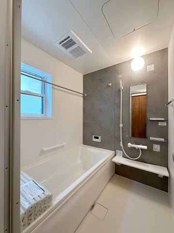 南区宇品神田4丁目 No.1の浴室|1坪タイプの浴室☆
ユニットバスは、気密性にも優れています。そのため、冬場でもお湯が冷めにくく、暖かい空間を維持することができます。