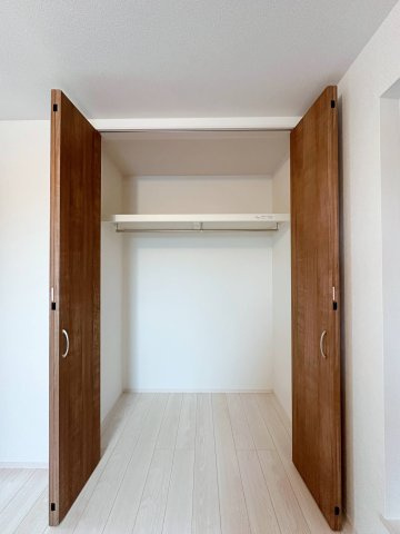 南区宇品神田4丁目 No.1の収納|全居室収納☆
3階6.1帖のクローゼット♪