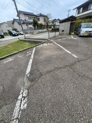 誠荘の駐車場