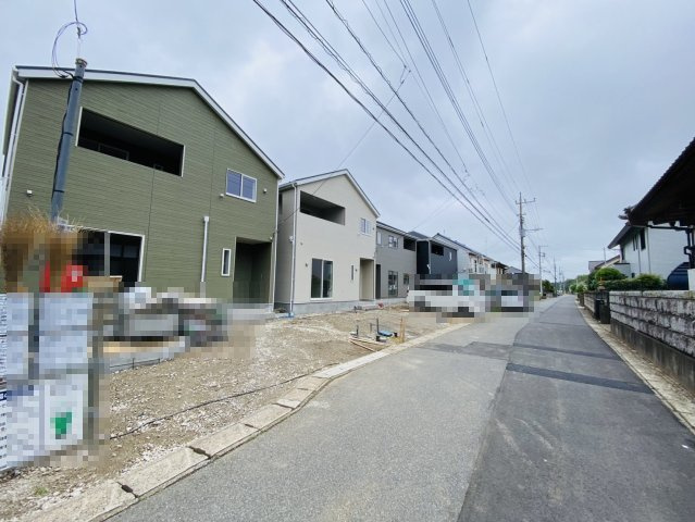 本城第２１　新築戸建て　３号棟の前面道路含む現地写真