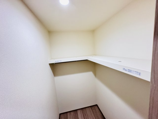 松戸市中金杉4丁目新築戸建【小金北小学校:7分】の収納|2Fファミリークローゼット