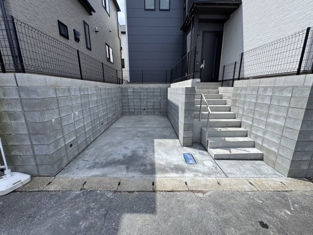 松戸市中金杉4丁目新築戸建【小金北小学校:7分】の駐車場|A号棟駐車スペース