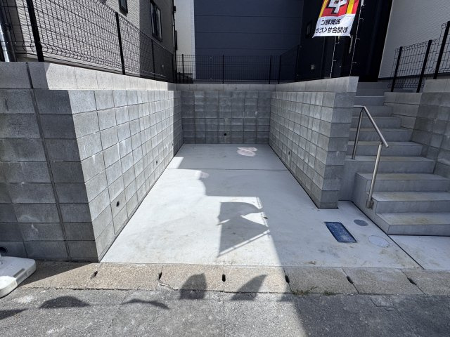 松戸市中金杉4丁目新築戸建【小金北小学校:7分】の駐車場|A号棟駐車スペース