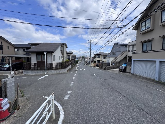 松戸市中金杉4丁目新築戸建【小金北小学校:7分】の前面道路含む現地写真|東側前面道路