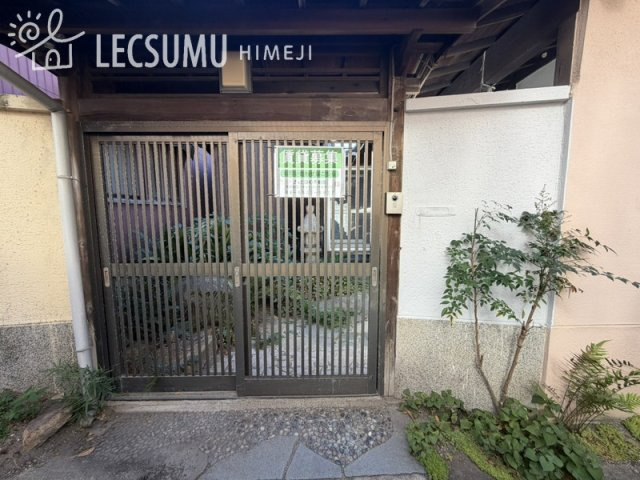姫路市白浜町/中古戸建の玄関