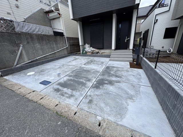 松戸市中金杉4丁目新築戸建【小金北小学校:7分】の駐車場|C号棟駐車スペース・並列2台駐車可