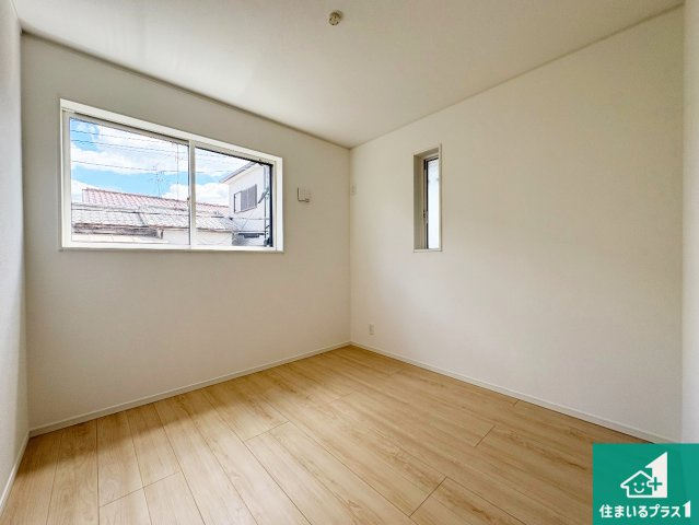 高槻市永楽町　第2期　新築一戸建ての洋室|シンプルな洋室は、自分好みのインテリアが楽しめます♪ご家族とインテリアや家具を選びに行くのは新築購入時の醍醐味の一つです。ぜひお楽しみください♪