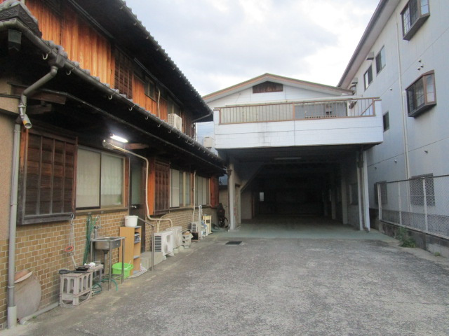 八尾市中田４丁目の倉庫