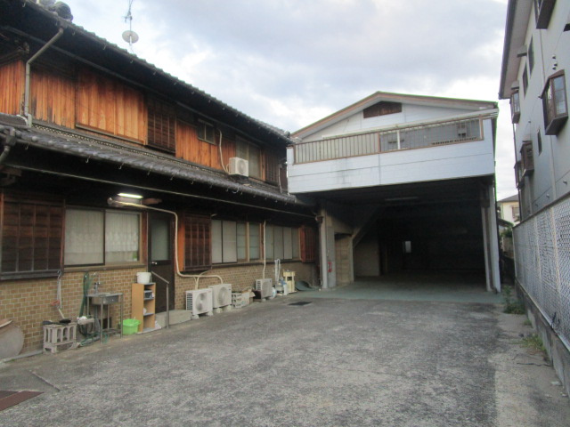 八尾市中田４丁目の倉庫の外観