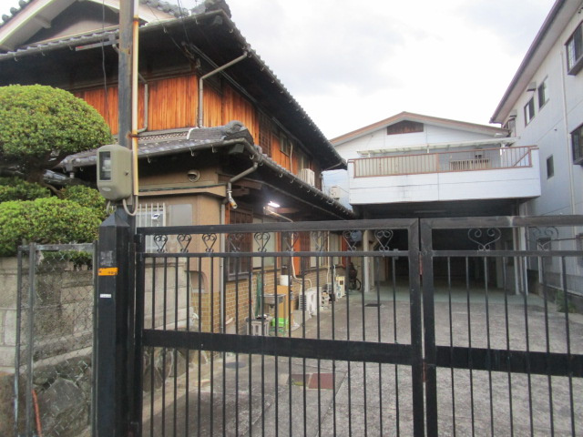 八尾市中田４丁目の倉庫の外観