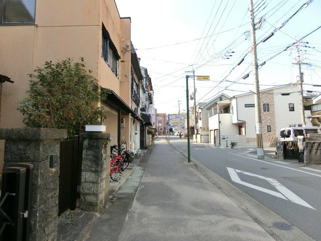 八条が丘二丁目土地の前面道路含む現地写真