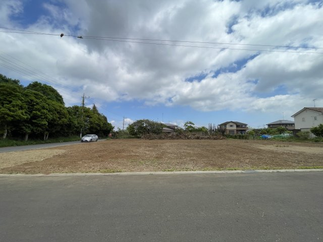 阿見町阿見　A号地の前面道路含む現地写真