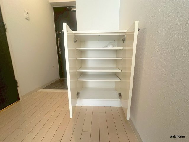 パウゼドーム前　仲介手数料無料の収納