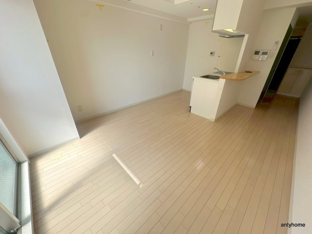 パウゼドーム前　仲介手数料無料の居間・リビング