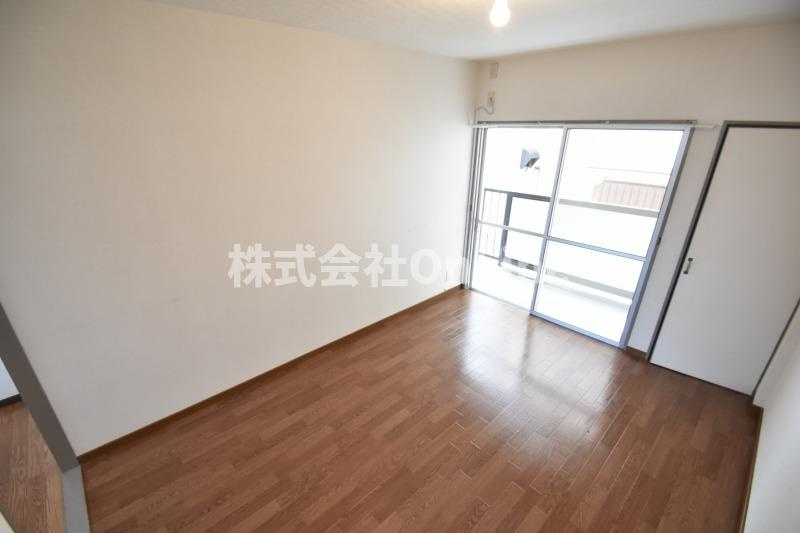 東大阪市西岩田２丁目の賃貸マンションの寝室