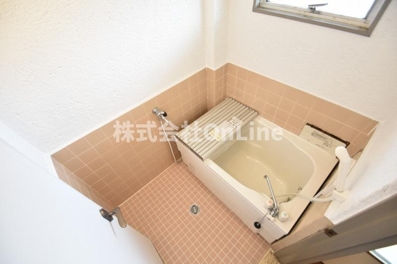 東大阪市西岩田２丁目の賃貸マンションの浴室