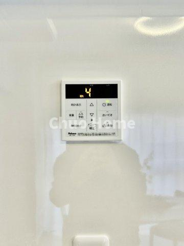 向島パークハイツの発電・温水設備|【給湯リモコン】外での一日を忘れさせてくれるオートバス機能でお好みの湯量・温度に調整された浴槽。
