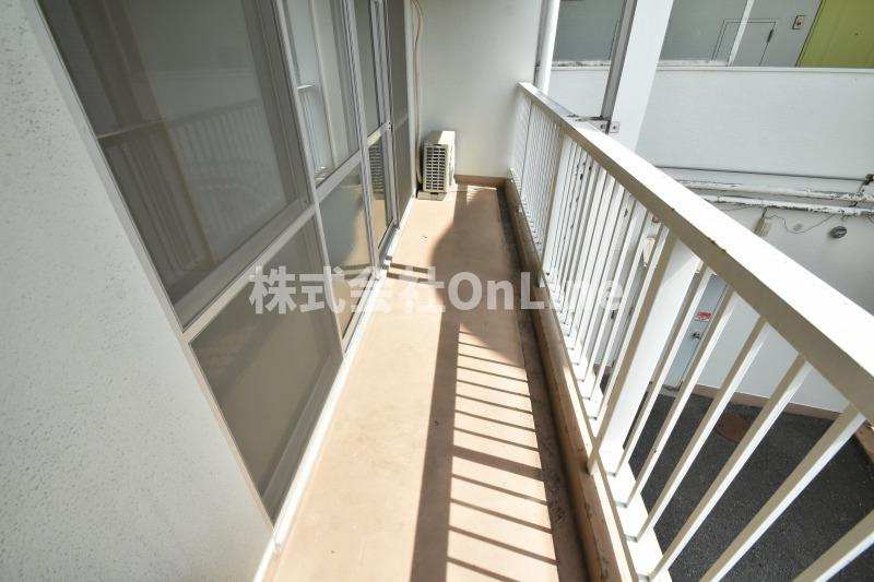 東大阪市加納１丁目の賃貸マンションのバルコニー