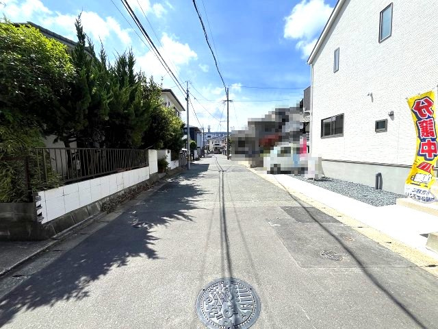 【その他】 | 福岡市早良区小田部4丁目第5　1号棟（全1棟）【仲介手数料無料・0円】 | 現地写真。前面道路です。