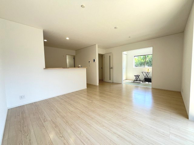 【居間・リビング】 | 福岡市早良区小田部4丁目第5　1号棟（全1棟）【仲介手数料無料・0円】 | 現地写真。