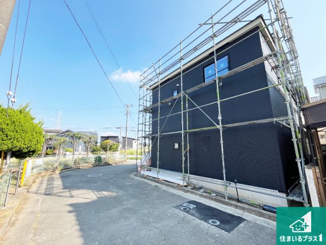 加古川市尾上町今福　新築一戸建ての前面道路含む現地写真|周辺は落ち着いた街並みの住宅地！子育てがしやすい住環境です！まだ未完成ですが、現地でしかわからない事もございます。是非一度ご覧ください。