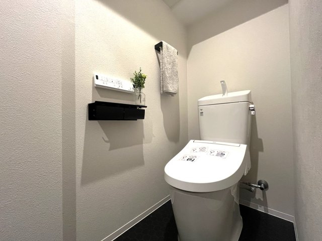 サンライフ六本松のトイレ|縦型トイレはお掃除などお手入れがしやすく常に清潔に保ちやすいですよ♪
