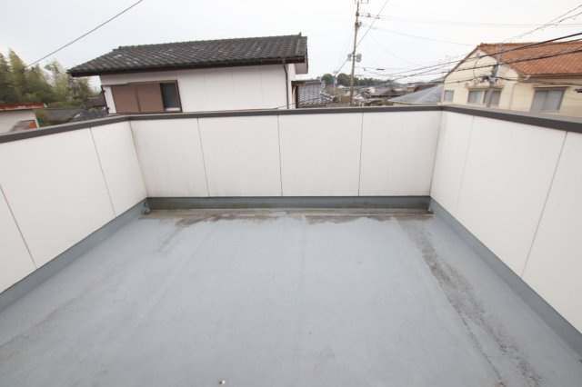 小郡市横隈　中古戸建のバルコニー|正方形で広く使えます