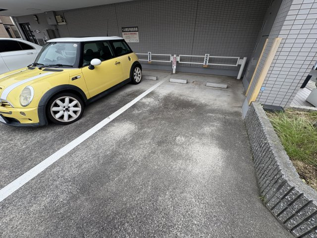 ベル野田の駐車場