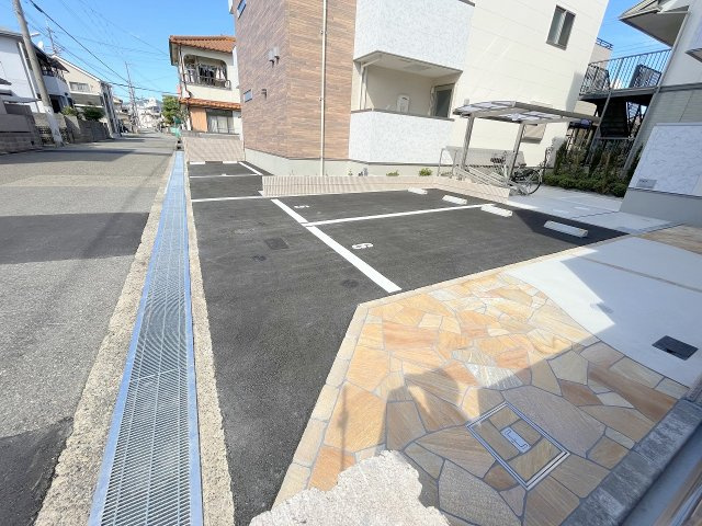 フジパレス宝塚小林Ⅱ番館の駐車場|駐車スペースもあります