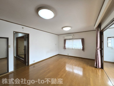 【洋室】 | 明石市二見町西二見 | 2階。約11帖の洋室。