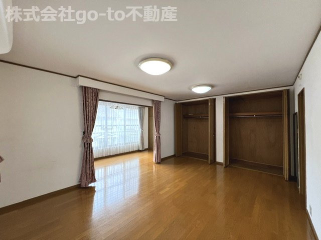 【洋室】 | 明石市二見町西二見 | 2階洋室。たっぷり収納できます！