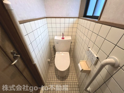 【トイレ】 | 明石市二見町西二見 | 1階トイレ。朝の支度もスムーズ。トイレ2ヵ所付き！