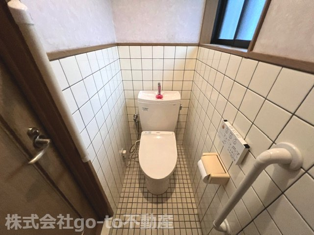 【トイレ】 | 明石市二見町西二見 | 1階トイレ。朝の支度もスムーズ。トイレ2ヵ所付き！