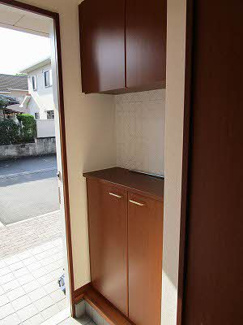 【玄関】 | オレンジコート・フジ　Ｂ | 明るい玄関です