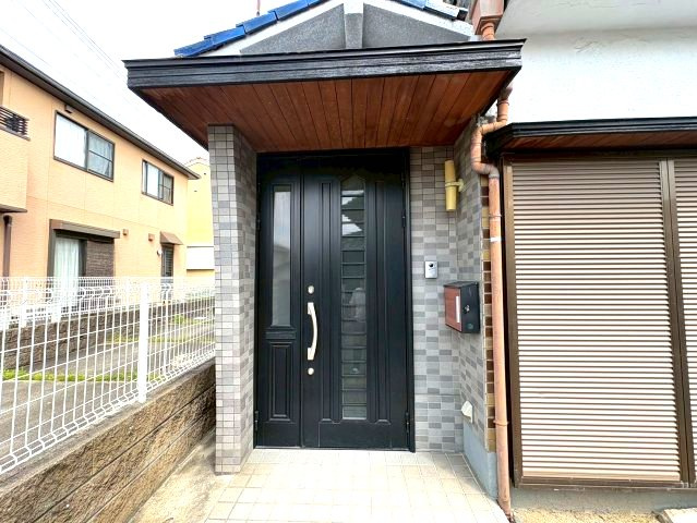古市戸建てのエントランス