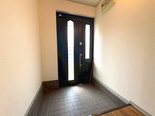 古市戸建ての玄関
