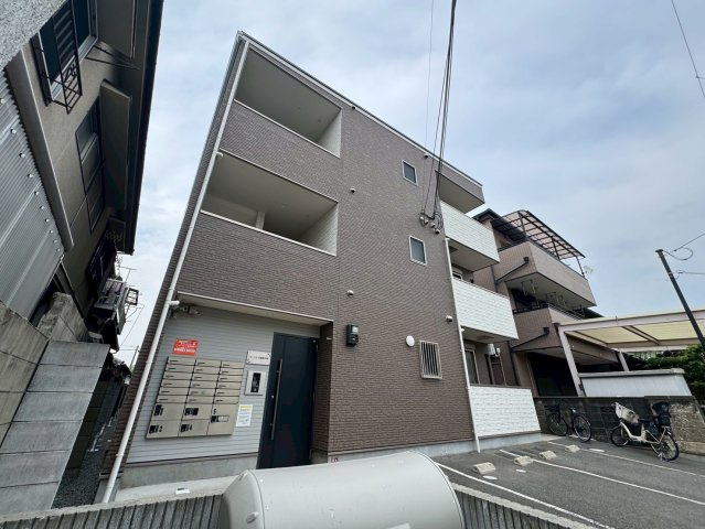 ラージヒル服部天神の外観