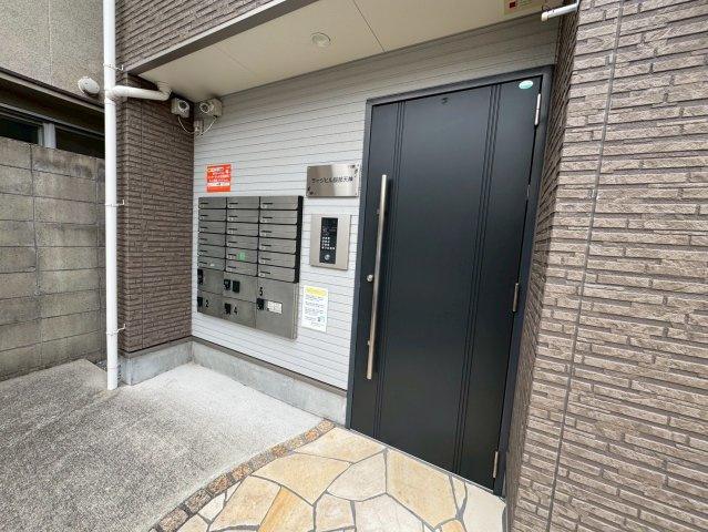 ラージヒル服部天神のエントランス