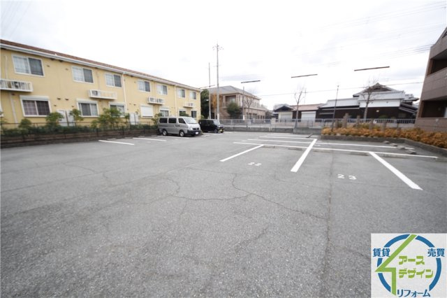 Eternalの駐車場