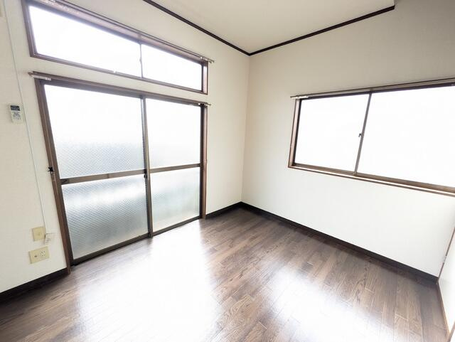 グリーンハイツウエノⅡの洋室